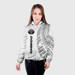 Женская куртка 3D Daewoo Speed на светлом фоне со следами шин: по-вертикали - фото 2