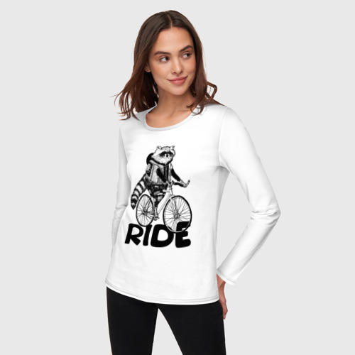 Женский лонгслив хлопок с принтом Raccoon ride, фото на моделе #1