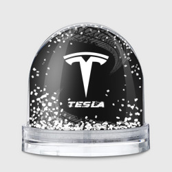 Игрушка Снежный шар Tesla Speed на темном фоне со следами шин