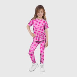 Леггинсы с принтом Барби паттерн розовый для ребенка, вид на модели спереди №4. Цвет основы: белый