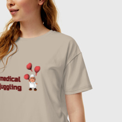 Женская футболка хлопок Oversize Медицинское жонглирование - фото 2