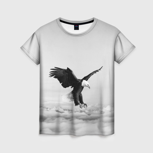 Женская футболка с принтом Орёл в облаках черно-белый, вид спереди №1