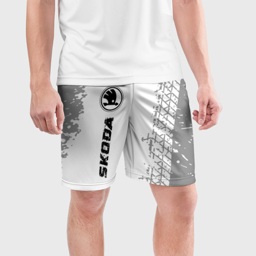Мужские шорты спортивные Skoda Speed на светлом фоне со следами шин: по-вертикали, цвет 3D печать - фото 3