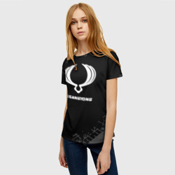 Женская футболка 3D Ssangyong Speed на темном фоне со следами шин - фото 2