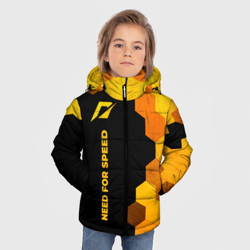 Зимняя куртка для мальчиков 3D с принтом Need for Speed - gold gradient: по-вертикали, фото на моделе #1