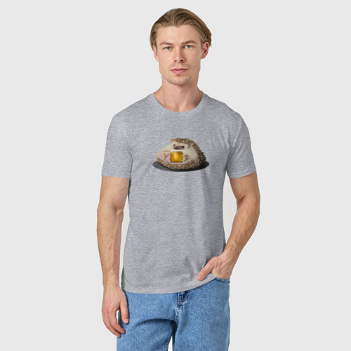Мужская футболка хлопок с принтом Пивной ежик, фото на моделе #1