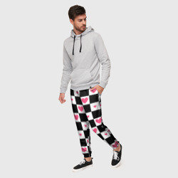 Мужские брюки 3D Розовые сердечки на фоне шахматной черно-белой доски - фото 2
