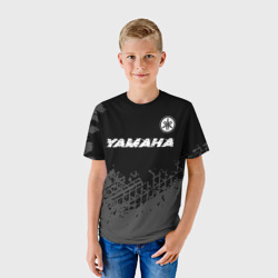Детская футболка 3D Yamaha Speed на темном фоне со следами шин: символ сверху - фото 2