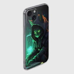 Чехол для iPhone 15 силиконовый с защитой камеры Кот хакер за ноутбуком - фото 2
