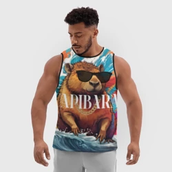 Мужская спортивная майка 3D Капибара в очках на красочных волнах - фото 2