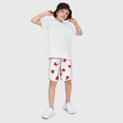 Детские спортивные шорты 3D Красные сердечки на белом - фото 2