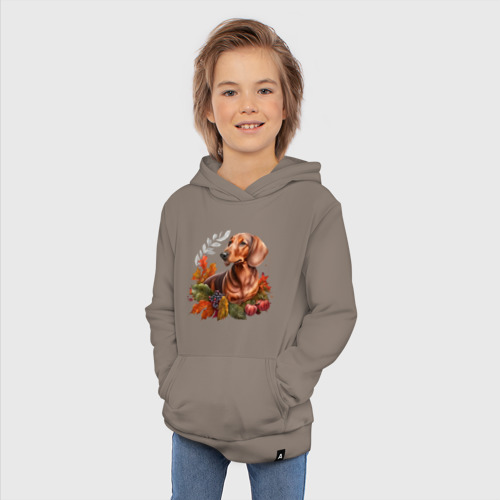 Детская толстовка хлопок Такса рыжая гладкошерстная с венком из осенних листьев, цвет утренний латте - фото 5