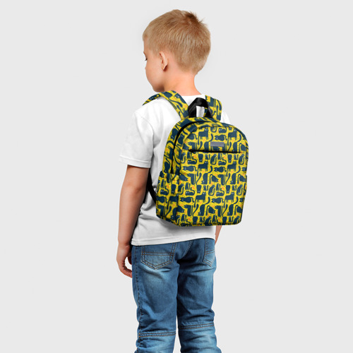 Детский рюкзак 3D с принтом Коты на желтом поле, фото на моделе #1