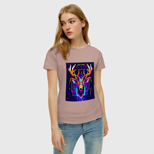 Женская футболка хлопок с принтом Рогатый пиксельный олень, фото на моделе #1