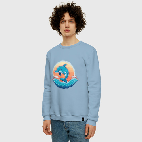Мужской свитшот хлопок с принтом Веселый дельфин на море, фото на моделе #1