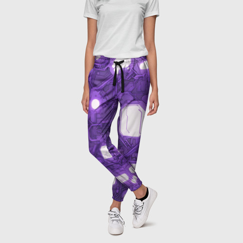 Женские брюки 3D с принтом Фиолетовые кибернетические схемы неон, фото на моделе #1