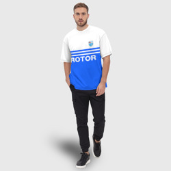 Футболка с принтом ФК Ротор - синии линии для мужчины, вид на модели спереди №3. Цвет основы: белый