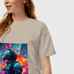Женская футболка хлопок Oversize Человек в защитном костюме окружен неоновой природой - фото 2