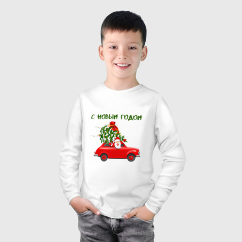 Детский лонгслив хлопок с принтом Дед мороз на машине с ёлкой - с новым годом, фото на моделе #1