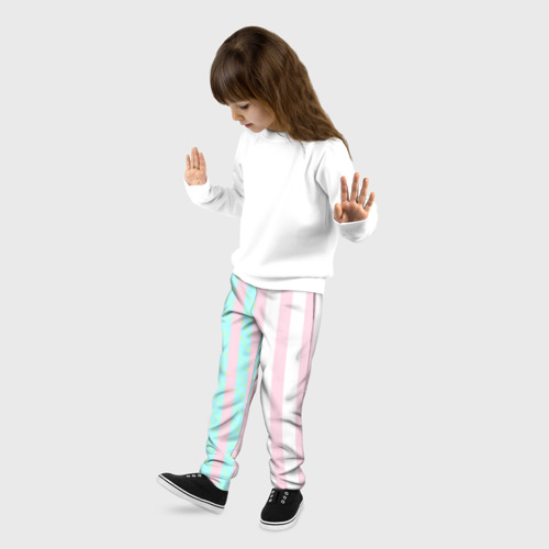 Детские брюки 3D с принтом Полоска Барби и Кена - сплит: нежно-мытный и розовый, фото на моделе #1