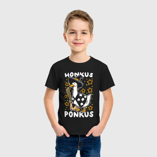 Детская светящаяся футболка с принтом Honkus ponkus - Untitled Goose Game, фото на моделе #1