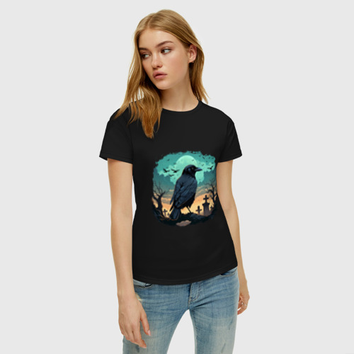Женская футболка хлопок с принтом Черный ворон на кладбище, фото на моделе #1