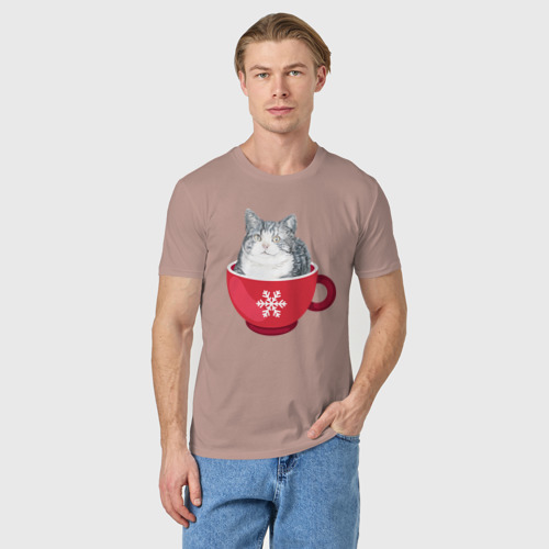 Мужская футболка хлопок с принтом Котик в кружке со снежинкой, фото на моделе #1
