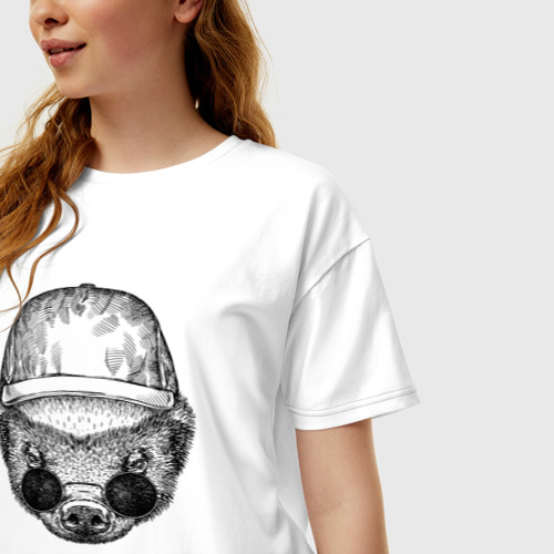 Женская футболка хлопок Oversize Медоед в кепке и очках, цвет белый - фото 3