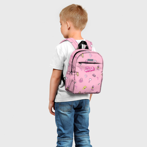 Детский рюкзак 3D Лиза - в стиле барби: аксессуары на розовом паттерн - фото 3