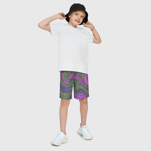 Детские спортивные шорты 3D с принтом Волнистый узор фиолетовый и зелёный, фото на моделе #1