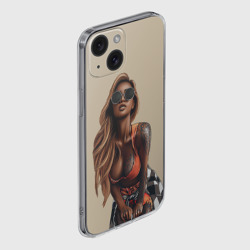 Чехол для iPhone 15 силиконовый с защитой камеры Девушка с тату загорелая - фото 2