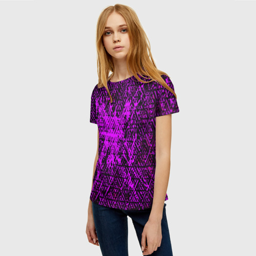 Женская футболка 3D с принтом Фиолетовая глитч инфекция, фото на моделе #1
