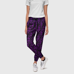 Женские брюки 3D Фиолетовые ромбы на чёрном фоне - фото 2