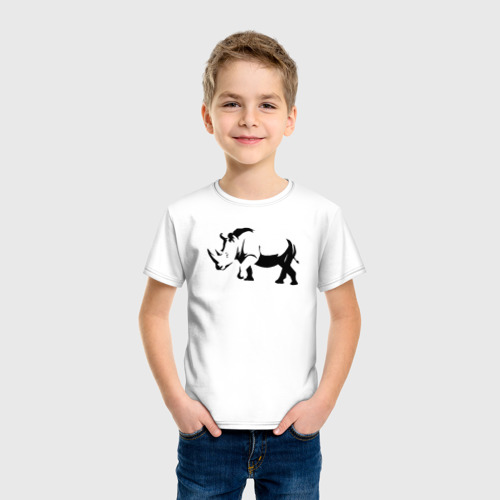 Детская футболка хлопок с принтом Носорог шагает, фото на моделе #1