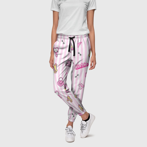Женские брюки 3D с принтом Барби - розовая полоска и аксессуары, фото на моделе #1