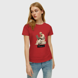 Женская футболка хлопок Гипсовый памятник человек сидит за ноутбуком - фото 2
