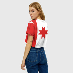 Топик (короткая футболка или блузка, не доходящая до середины живота) с принтом Флаг Удмуртии для женщины, вид на модели сзади №2. Цвет основы: белый