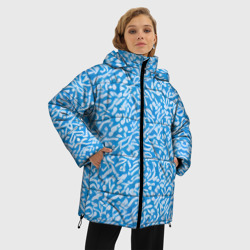 Женская зимняя куртка Oversize Белые узоры на синем фоне - фото 2