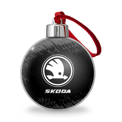 Ёлочный шар Skoda speed на темном фоне со следами шин