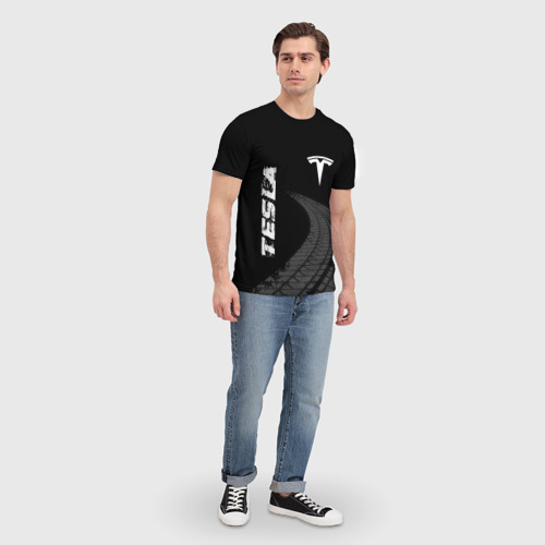 Мужская футболка 3D с принтом Tesla speed на темном фоне со следами шин вертикально, вид сбоку #3