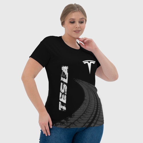 Женская футболка 3D с принтом Tesla speed на темном фоне со следами шин вертикально, фото #4