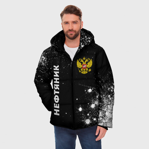 Мужская зимняя куртка 3D с принтом Нефтяник из России и герб РФ вертикально, фото на моделе #1