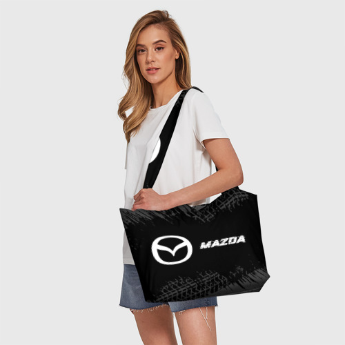 Пляжная сумка 3D Mazda speed на темном фоне со следами шин по-горизонтали - фото 5
