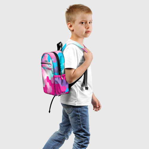 Детский рюкзак 3D с принтом Chevrolet neon gradient style посередине, вид сзади #1