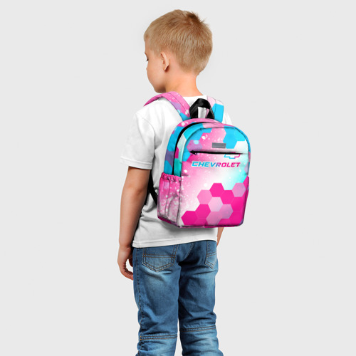Детский рюкзак 3D с принтом Chevrolet neon gradient style посередине, фото на моделе #1