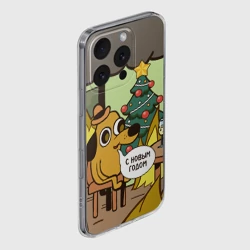 Чехол для iPhone 16 Pro Max силиконовый с защитой камеры This is fine dog meme - с новым годом мем под ёлкой в огне - фото 2