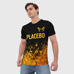 Футболка с принтом Placebo - gold gradient посередине для мужчины, вид на модели спереди №2. Цвет основы: белый