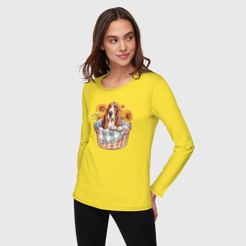 Женский лонгслив хлопок Бассет-хаунд в корзине, цвет желтый - фото 3