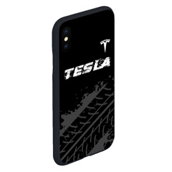 Чехол для iPhone XS Max матовый Tesla speed на темном фоне со следами шин посередине - фото 2