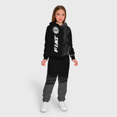 Детский костюм 3D Fiat speed на темном фоне со следами шин по-вертикали, цвет черный - фото 5